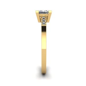 Princess Cut Diamond Ring with 3 Small Side Diamonds Yellow Gold - Photo 2