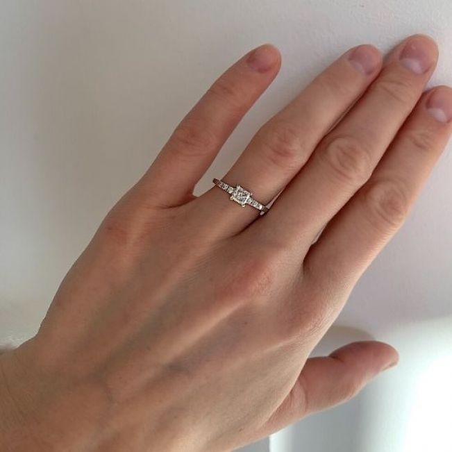 Princess Cut Diamond Ring with 3 Small Side Diamonds Rose Gold - Photo 7