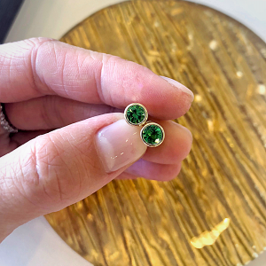 Emerald Stud Earrings in White Gold - Photo 3