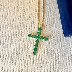 Emerald Cross Pendant - Photo 3